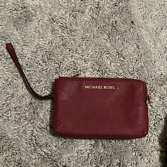 Michael Kors wristlet - Picture 1 of 2